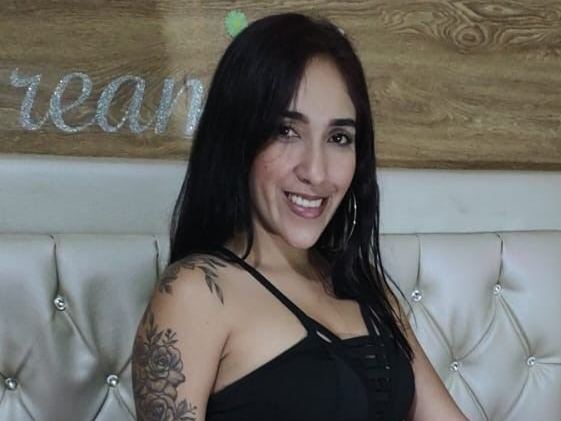 chicamarir23 cam model profile picture 