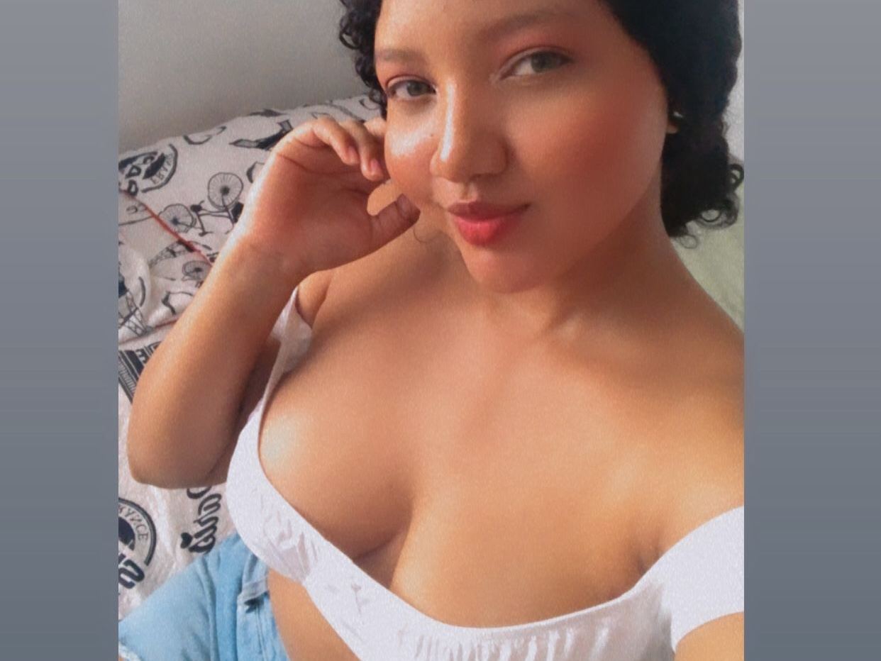 Foto de perfil de modelo de webcam de Pamelarousse 