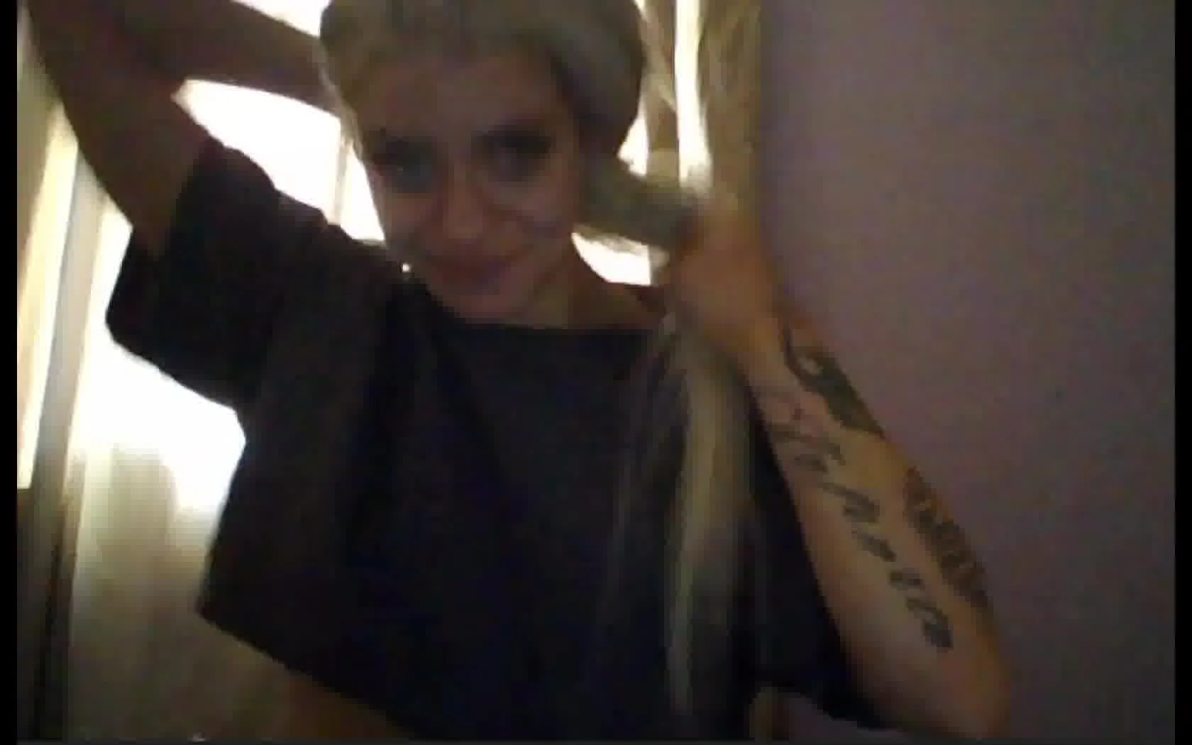 Artista RoxanneTeegan Video 1