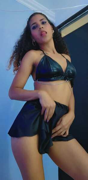 Interprete AmiraCurly Foto 3