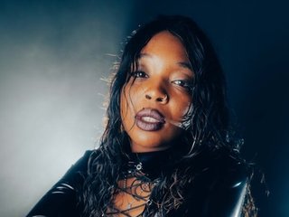 Image de profil du modèle de webcam CharlotteBrown21