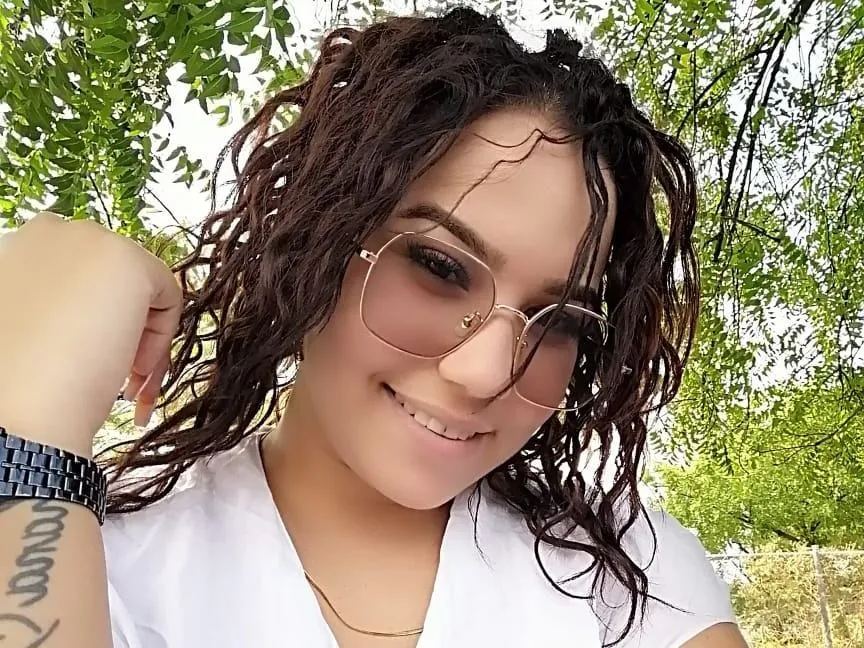 cristinaveliz01 cam model profile picture