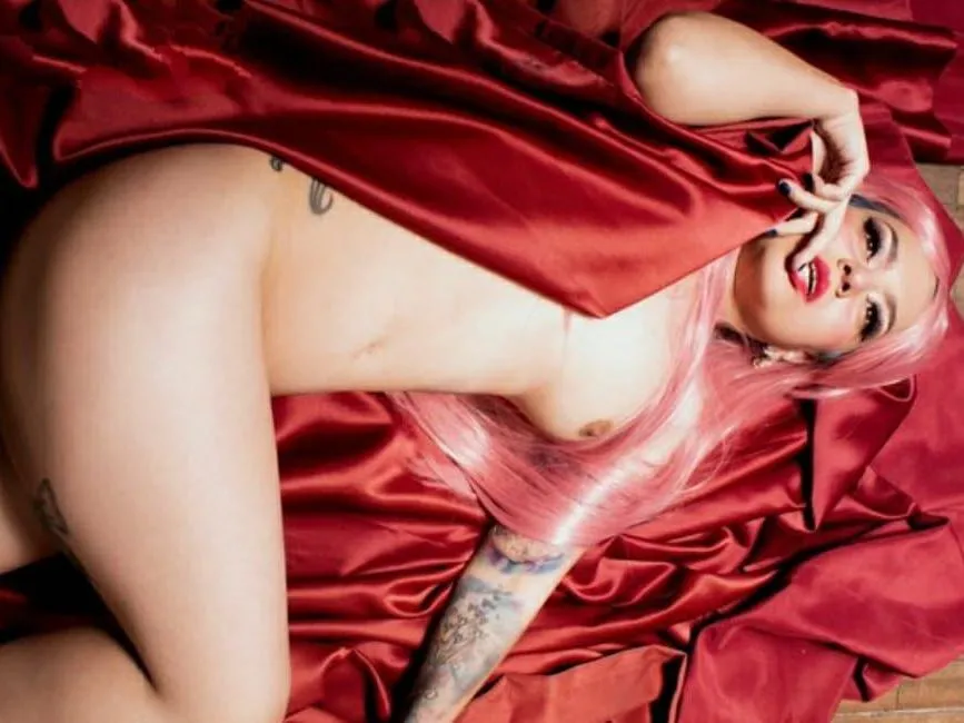 SARAHTSUJI cam model profile picture