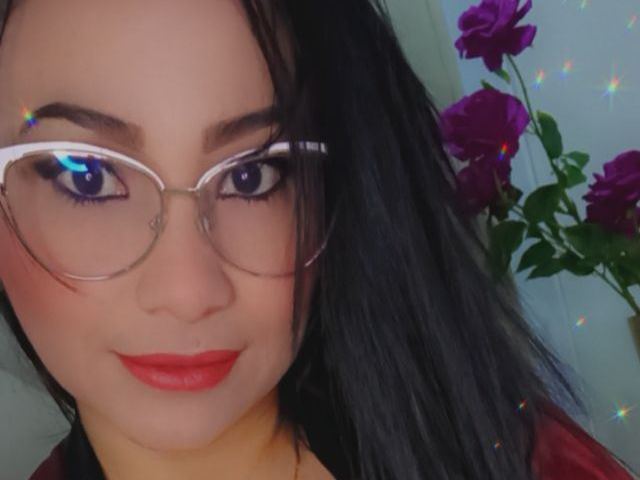 Imagen de perfil de modelo de cámara web de JuliRamirez21