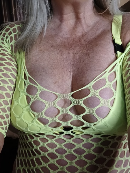 Artist HornyXBritishMILF Foto 2