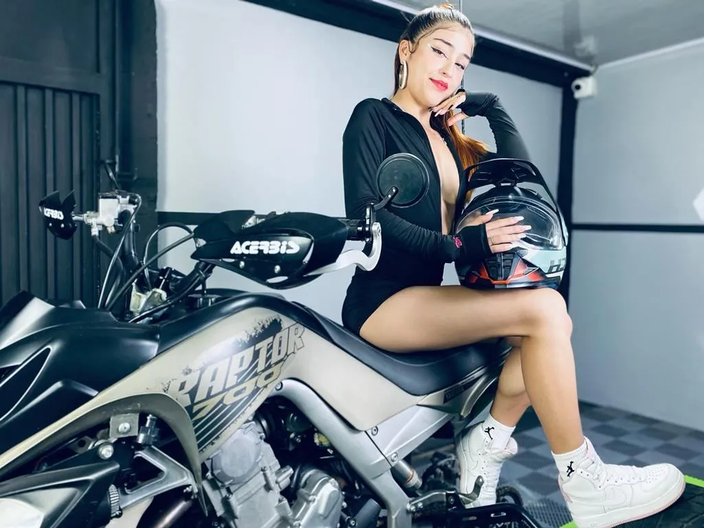 Image de profil du modèle de webcam SkinnyHott