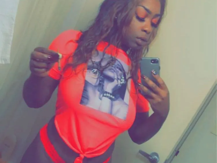 Nolafactz cam model profile picture