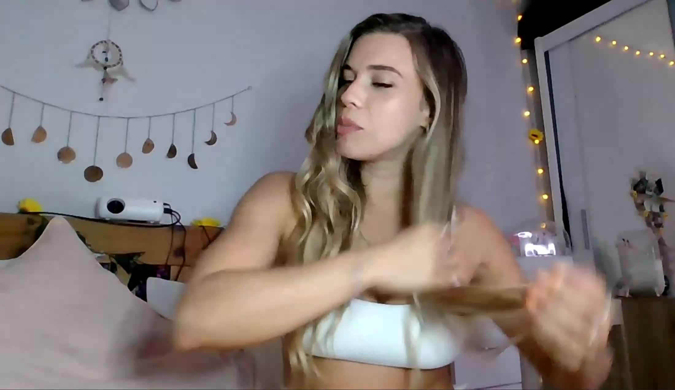 Performer CurlyLola Video 1
