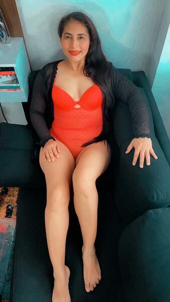 Performer MilfVeryCute Photo 9