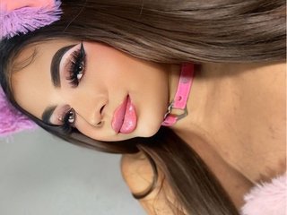 Imagen de perfil de modelo de cámara web de LittleAmbarhot