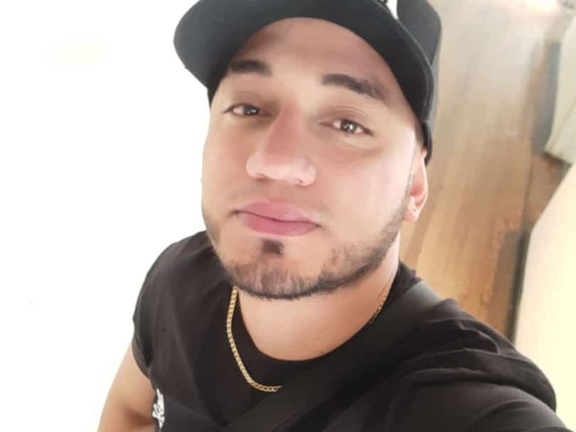 Imagen de perfil de modelo de cámara web de anndrewomega