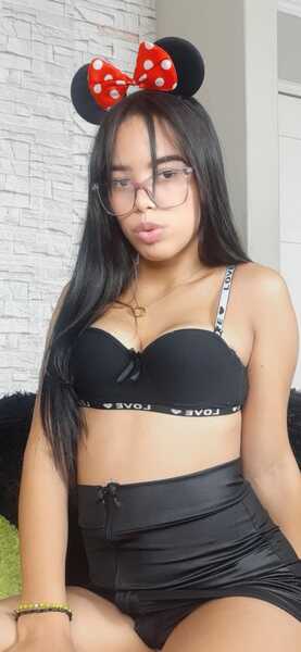 Performer BellaCrow Photo 3