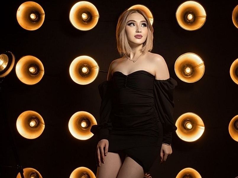 Image de profil du modèle de webcam mayaluunna