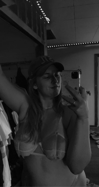 Intérprete Curvaceouscole Foto 1