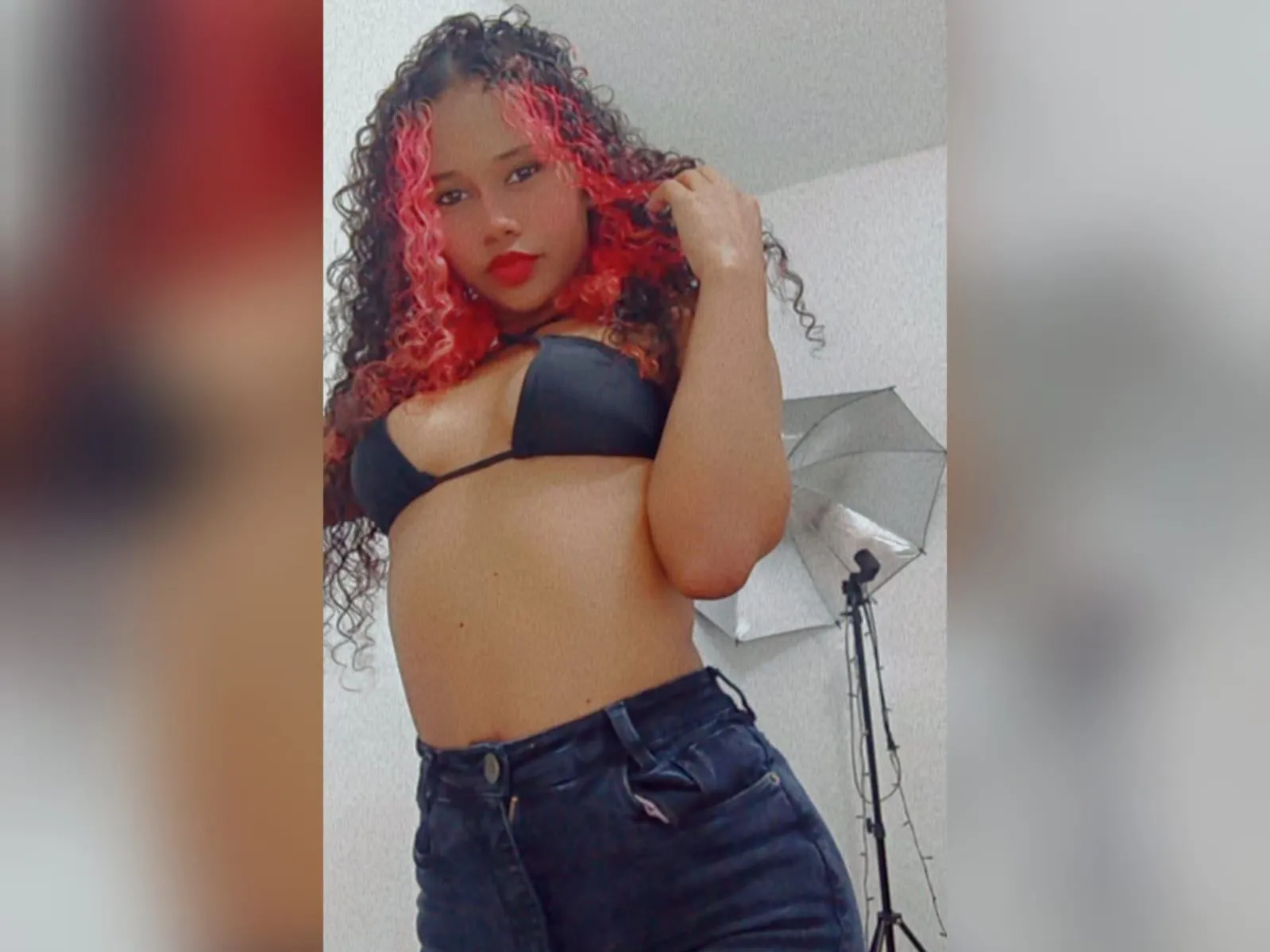 Image de profil du modèle de webcam Roxibellasex28