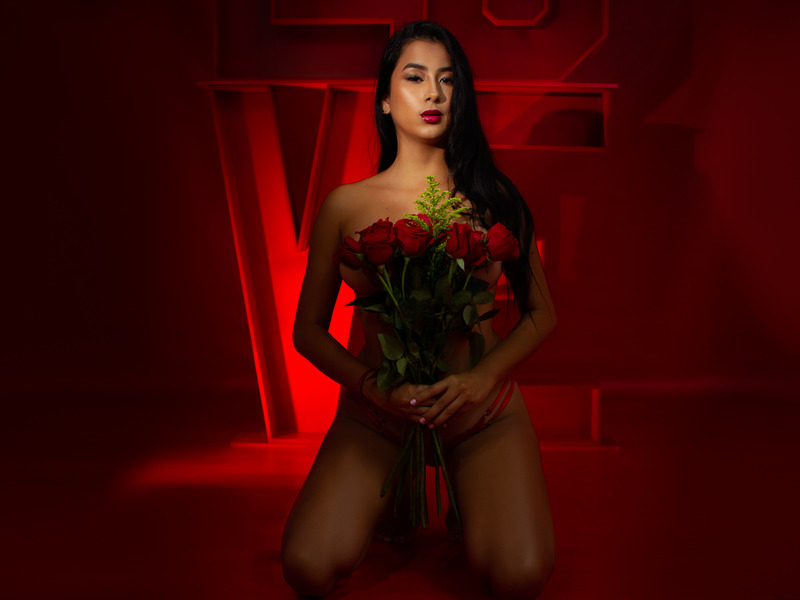 Performer HayleeMartin Photo 4