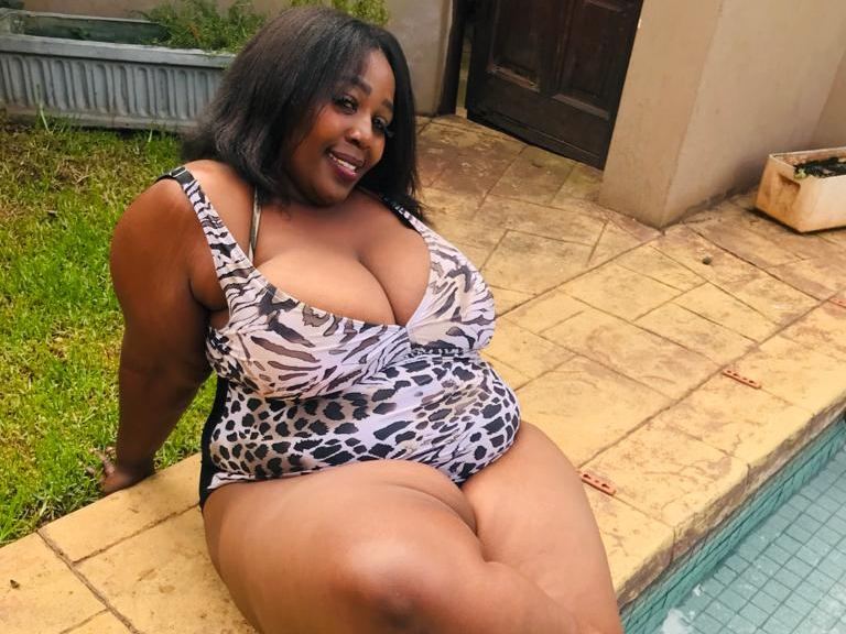 HugeTitsandAss4U profielfoto van cam model