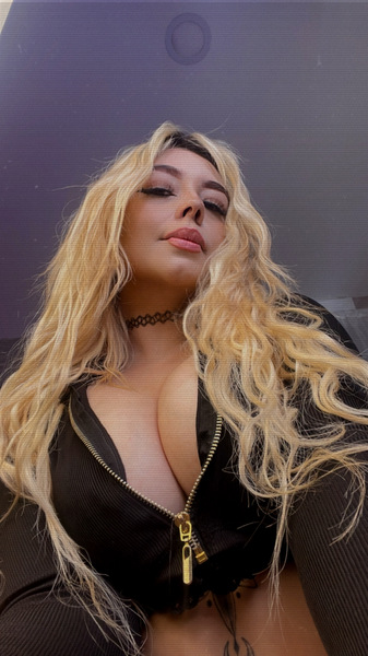 Performer zaraMiller18 Photo 6