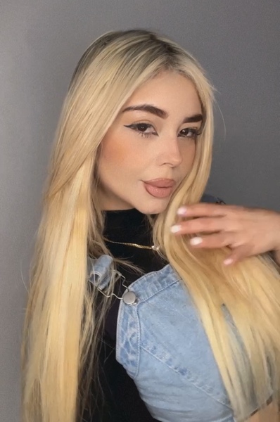 Performer zaraMiller18 Photo 12