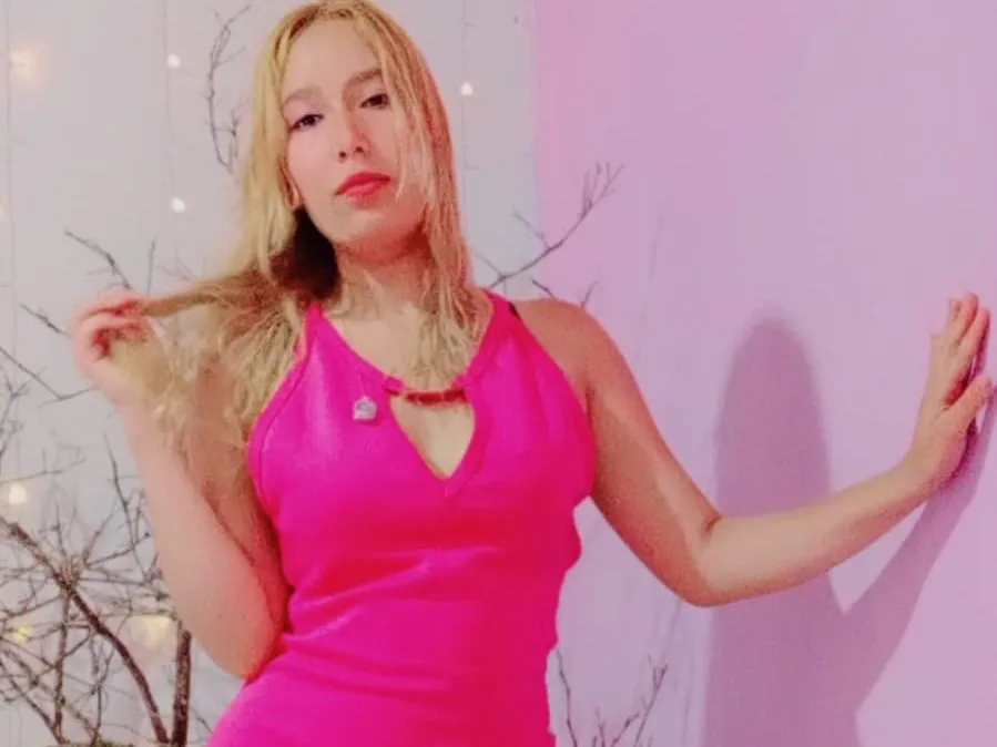 Imagen de perfil de modelo de cámara web de karlaserratos