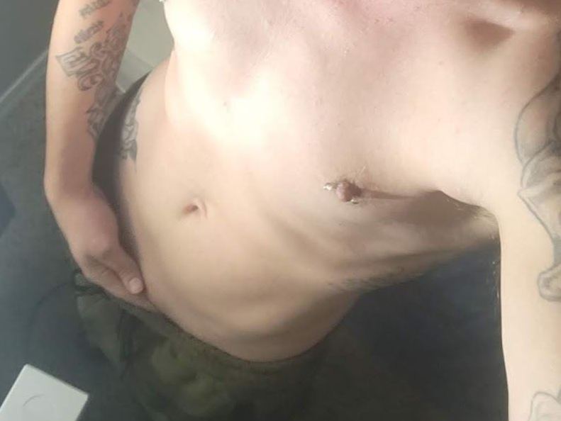 Tattedguy27 profilbild på webbkameramodell 