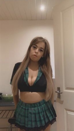 Interprete UnfaithfulHousewife Foto 12