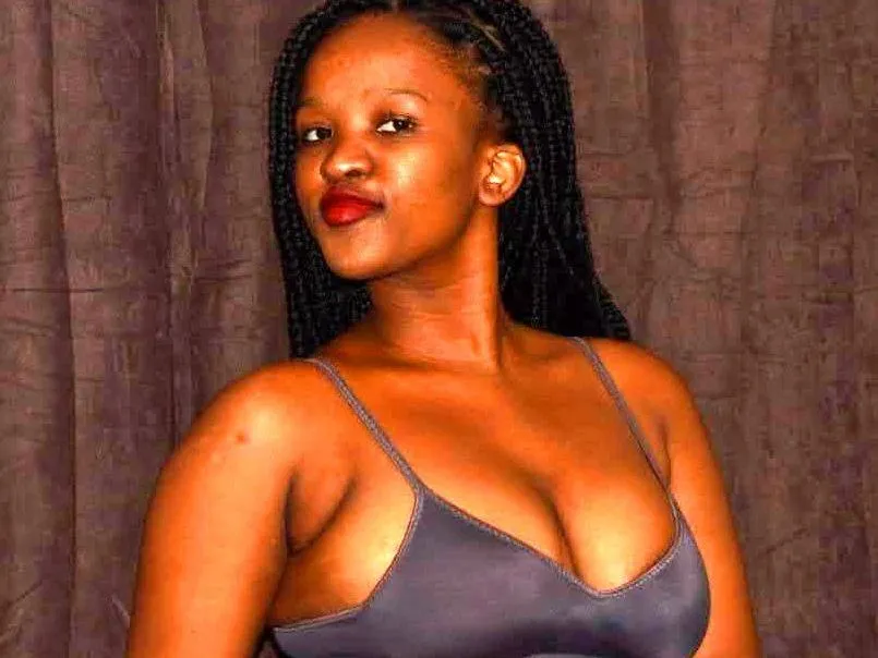 Petitearyax69 profielfoto van cam model