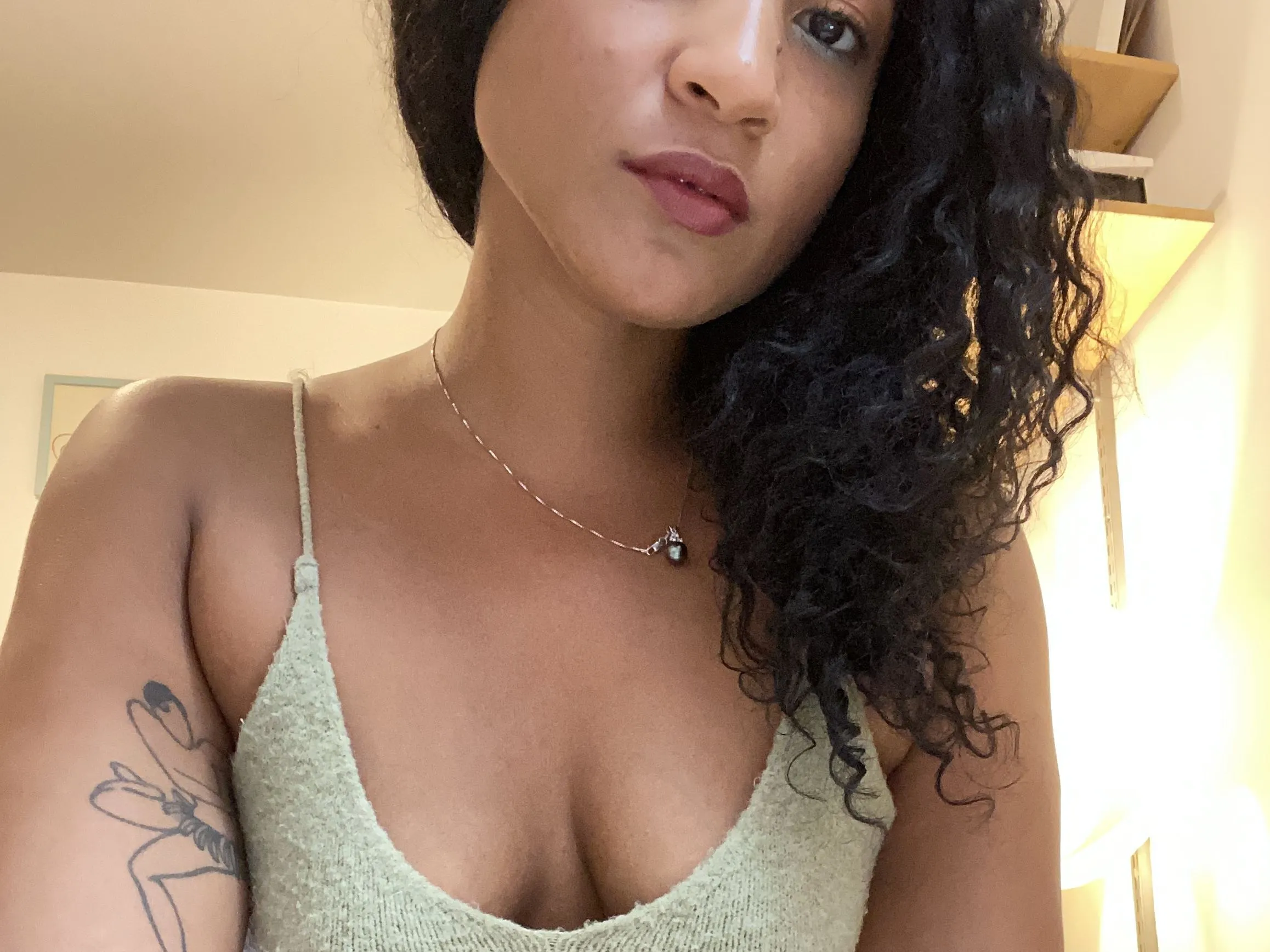 skyerain_xo profilbild på webbkameramodell