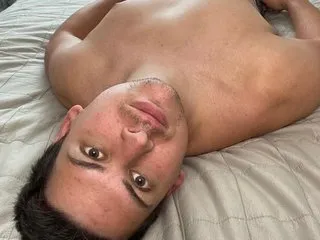 Image de profil du modèle de webcam AdventurousGuy32