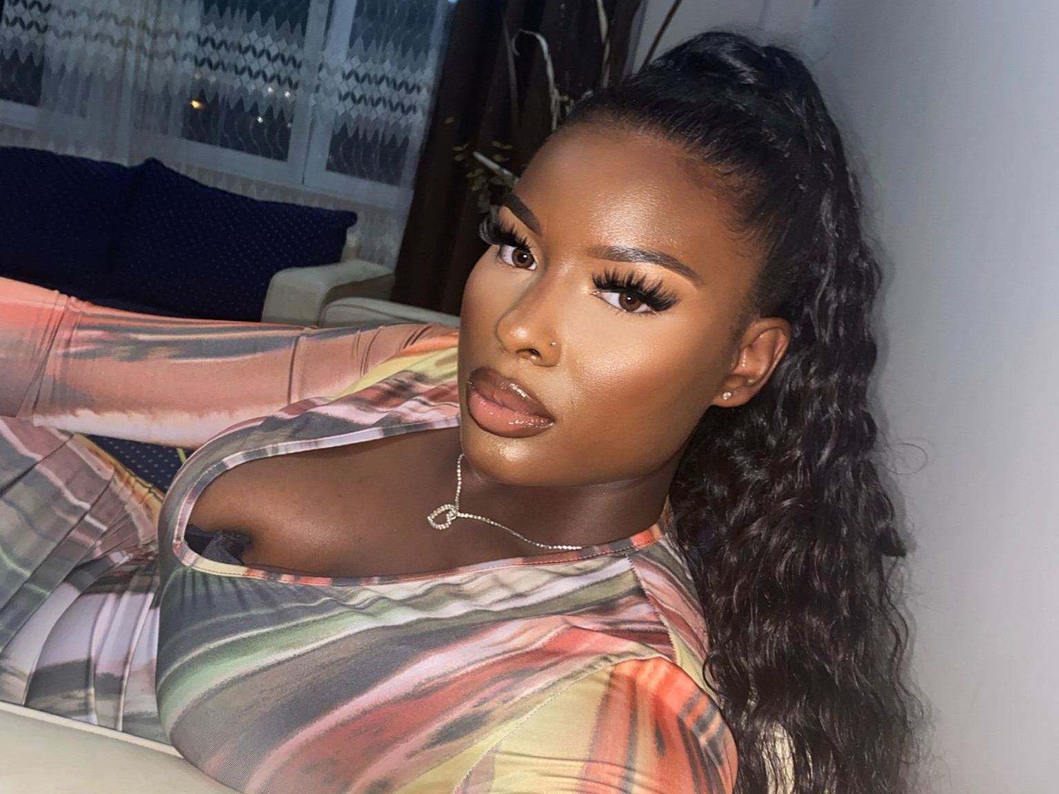 Celineee profilbild på webbkameramodell