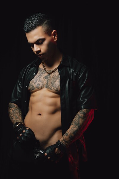 Performer AronStone Photo 3