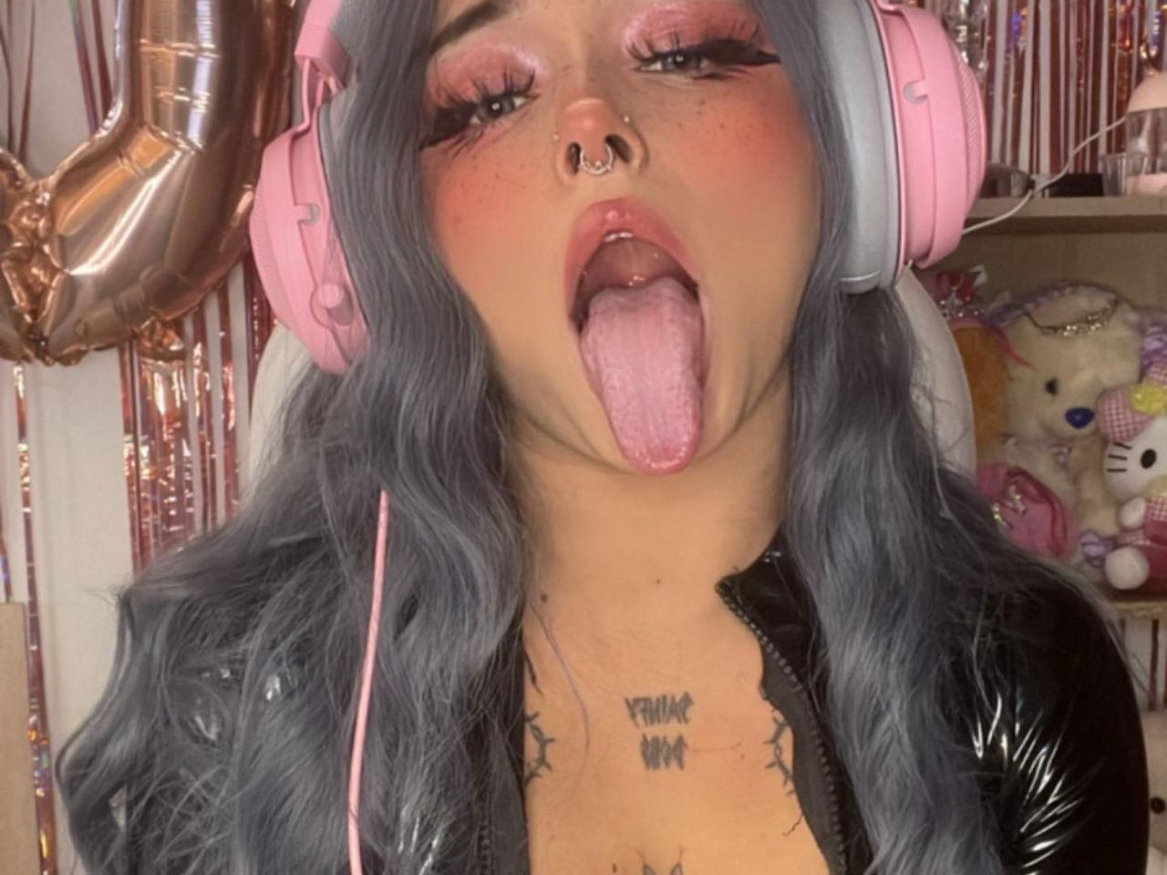 babypeach24 profilbild på webbkameramodell 