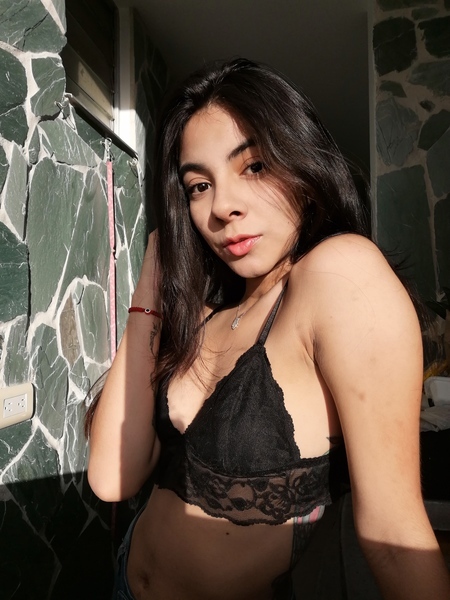 Performer AmelieeThompson Photo 6