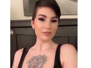 Foto de perfil de modelo de webcam de SilveraStrain 