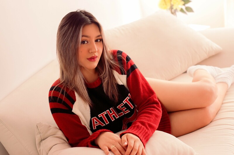Performer AnnieeLeoni Photo 3