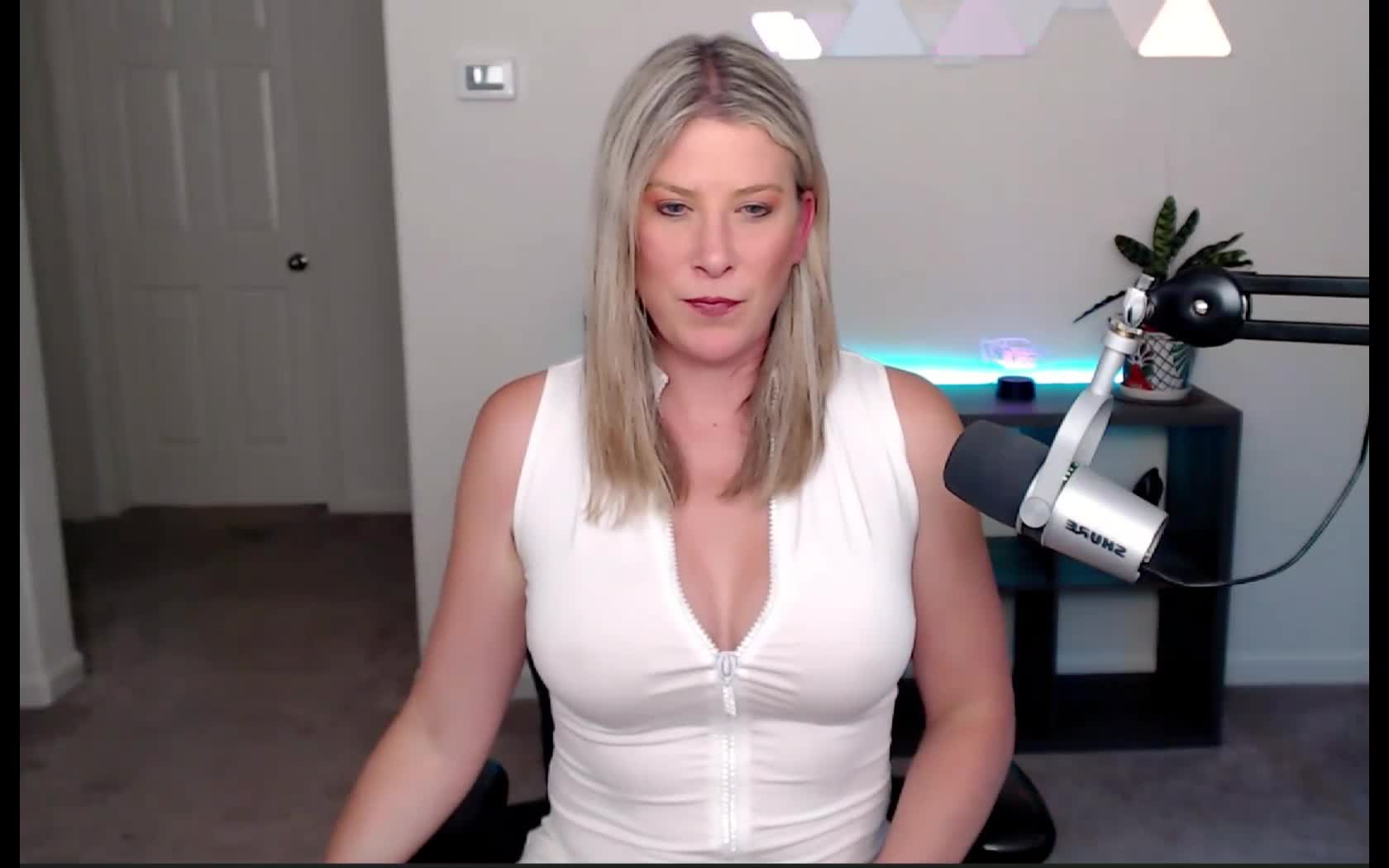 Artist blondecaligirl Video 1