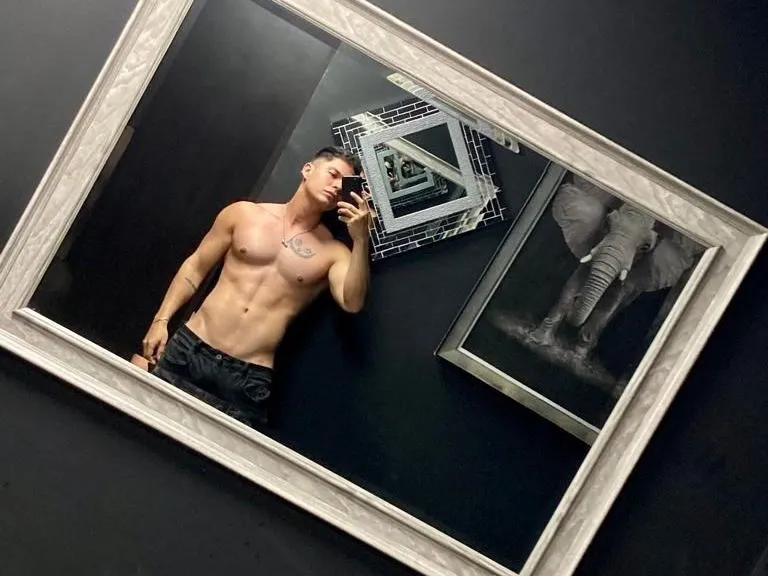 Imagen de perfil de modelo de cámara web de DominickCrawford