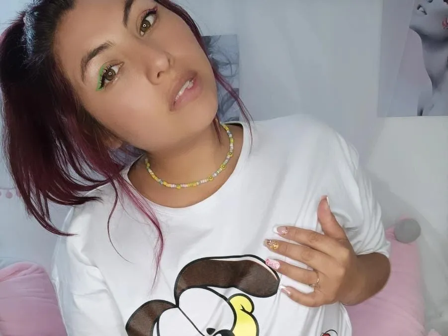 Pretyviolet cam model profile picture