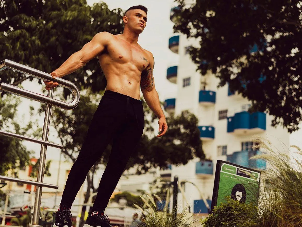 Foto de perfil de modelo de webcam de RYANDOUGLAS