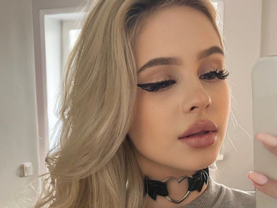 Imagen de perfil de modelo de cámara web de youngmalena
