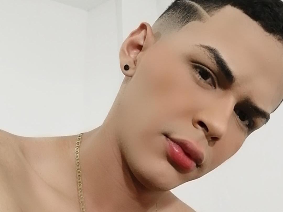 Imagen de perfil de modelo de cámara web de YORDAN13HOT