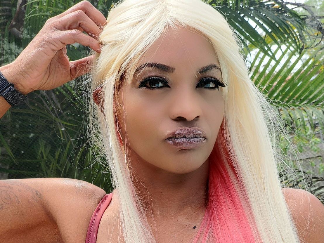 Image de profil du modèle de webcam SexyMilfMom