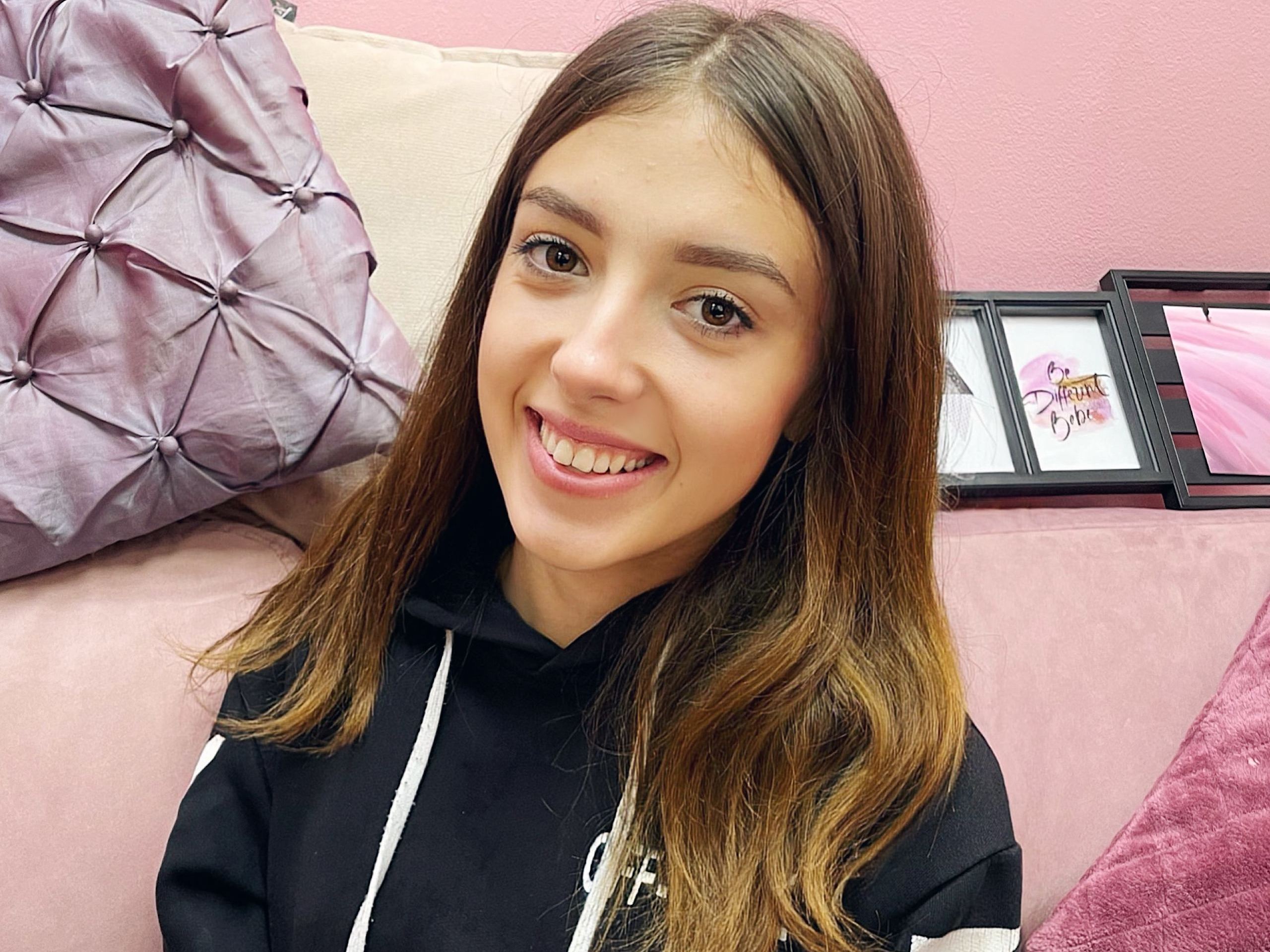 Foto de perfil de modelo de webcam de YoungLilac