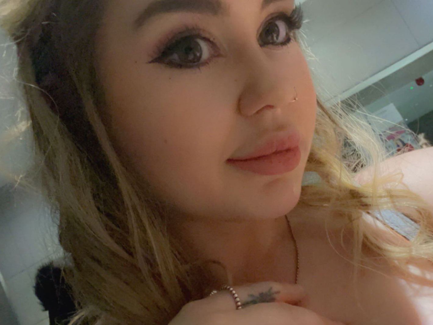 edenmoonflower cam model profile picture