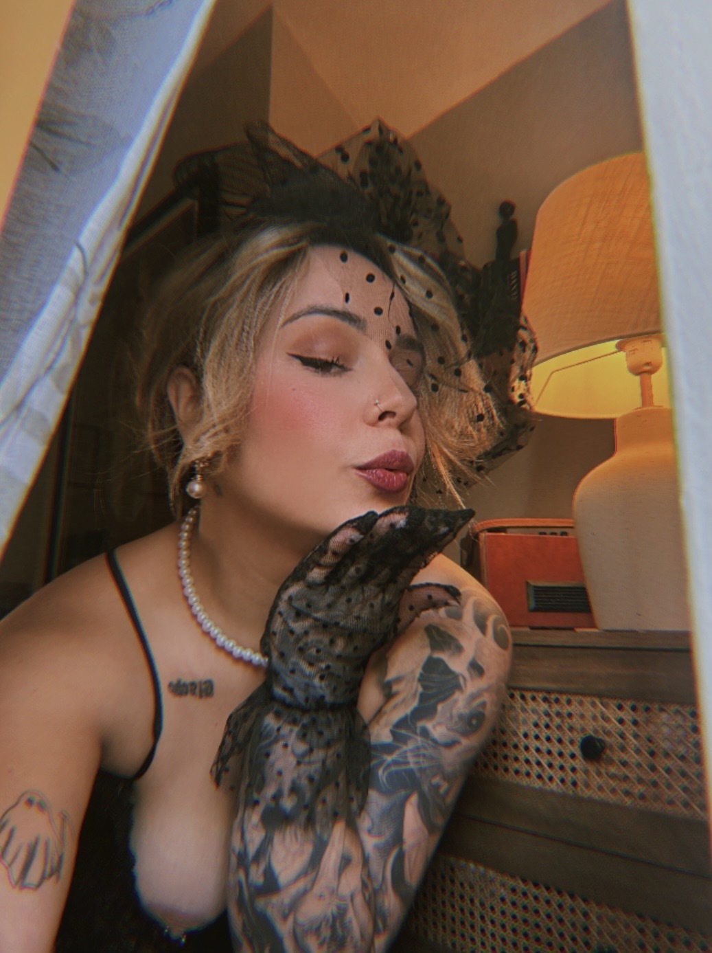 Performer Aerin Photo 4