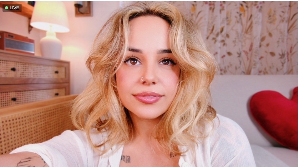 Performer Aerin Photo 5