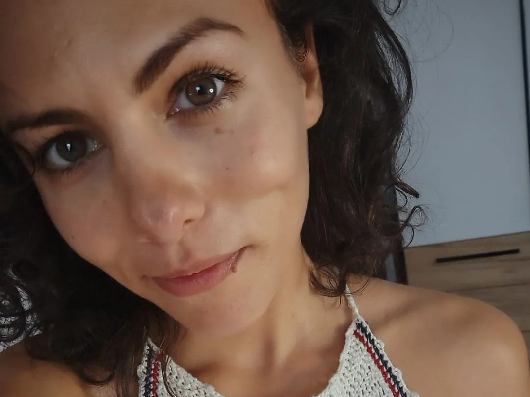 Imagen de perfil de modelo de cámara web de EmilyTravels