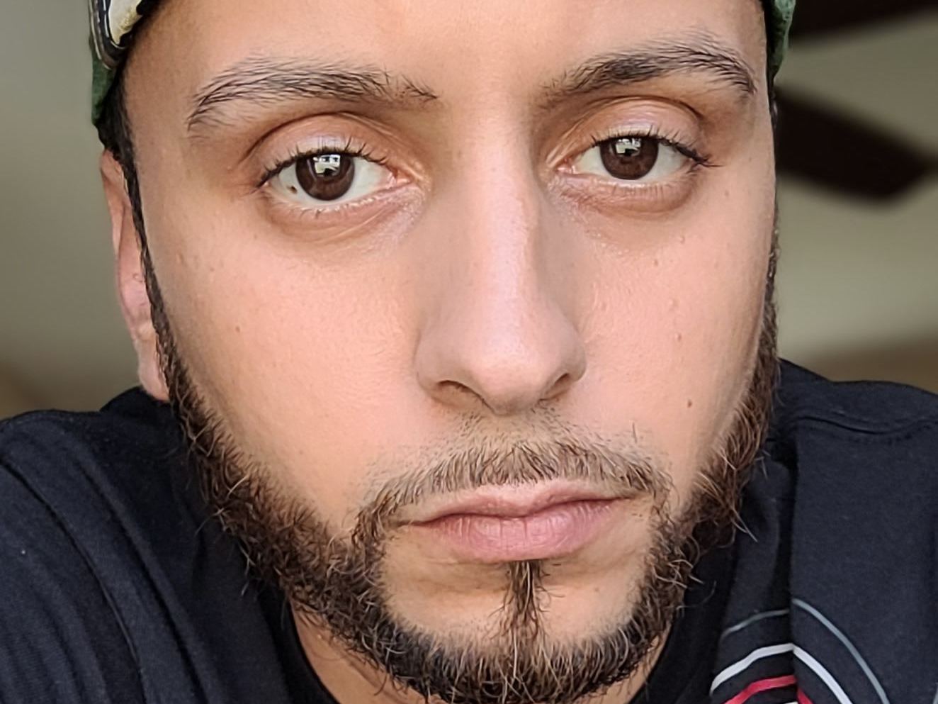 Foto de perfil de modelo de webcam de LGR718