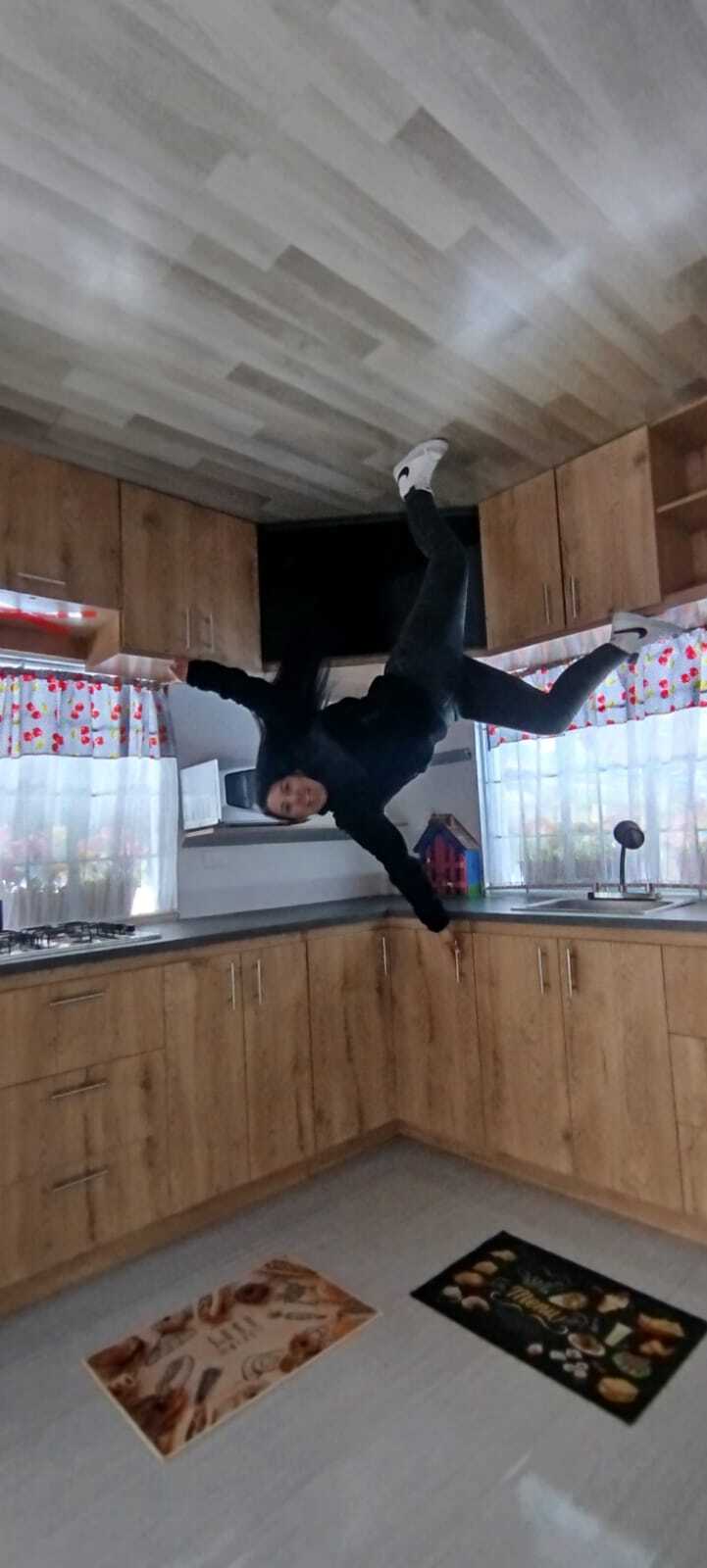 Artiest EllaRoss100 Foto 10