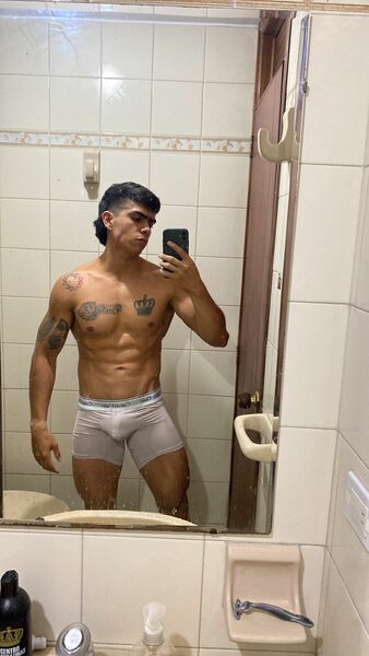 Performer toyboyshot Photo 2